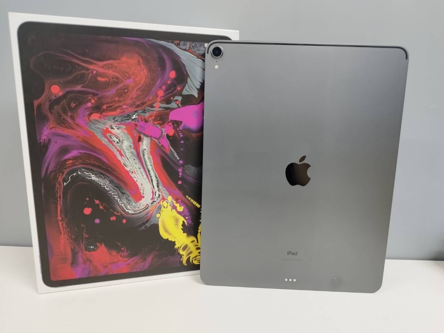 ジャンク】iPad Pro 第3世代/12.9インチ/Wi-Fi/64GB/A1876〈3D941J/A