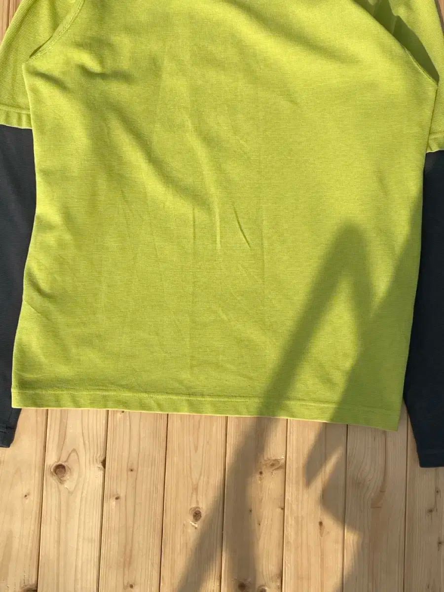 緑 長袖Tシャツ