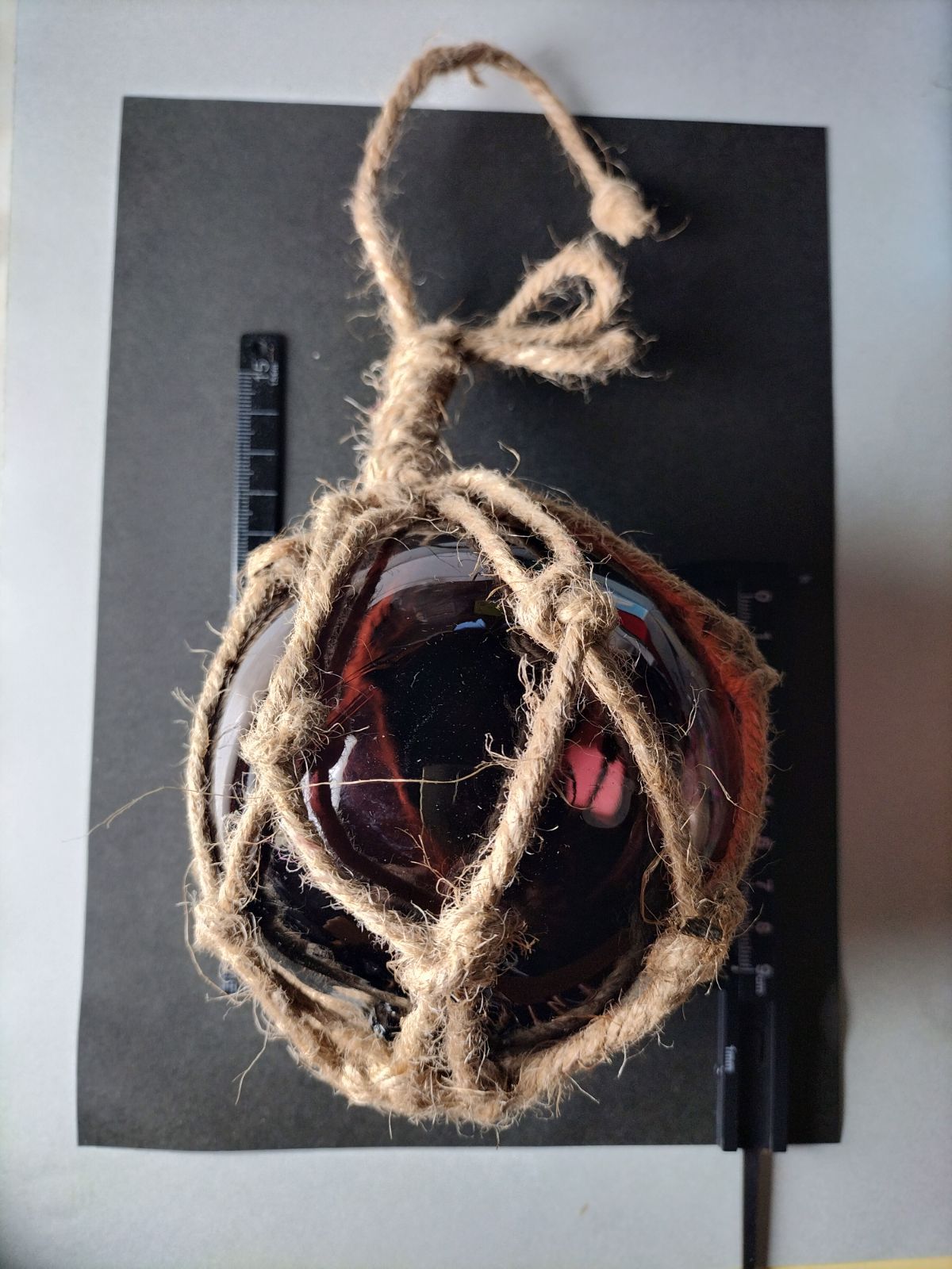 ガラスの浮き玉です。サイズは約90㍉×90㍉です。ワインレッドカラー新品未使用！ ガラスの浮き玉です。サイズは約90㍉×90㍉で、ワインレッドカラー