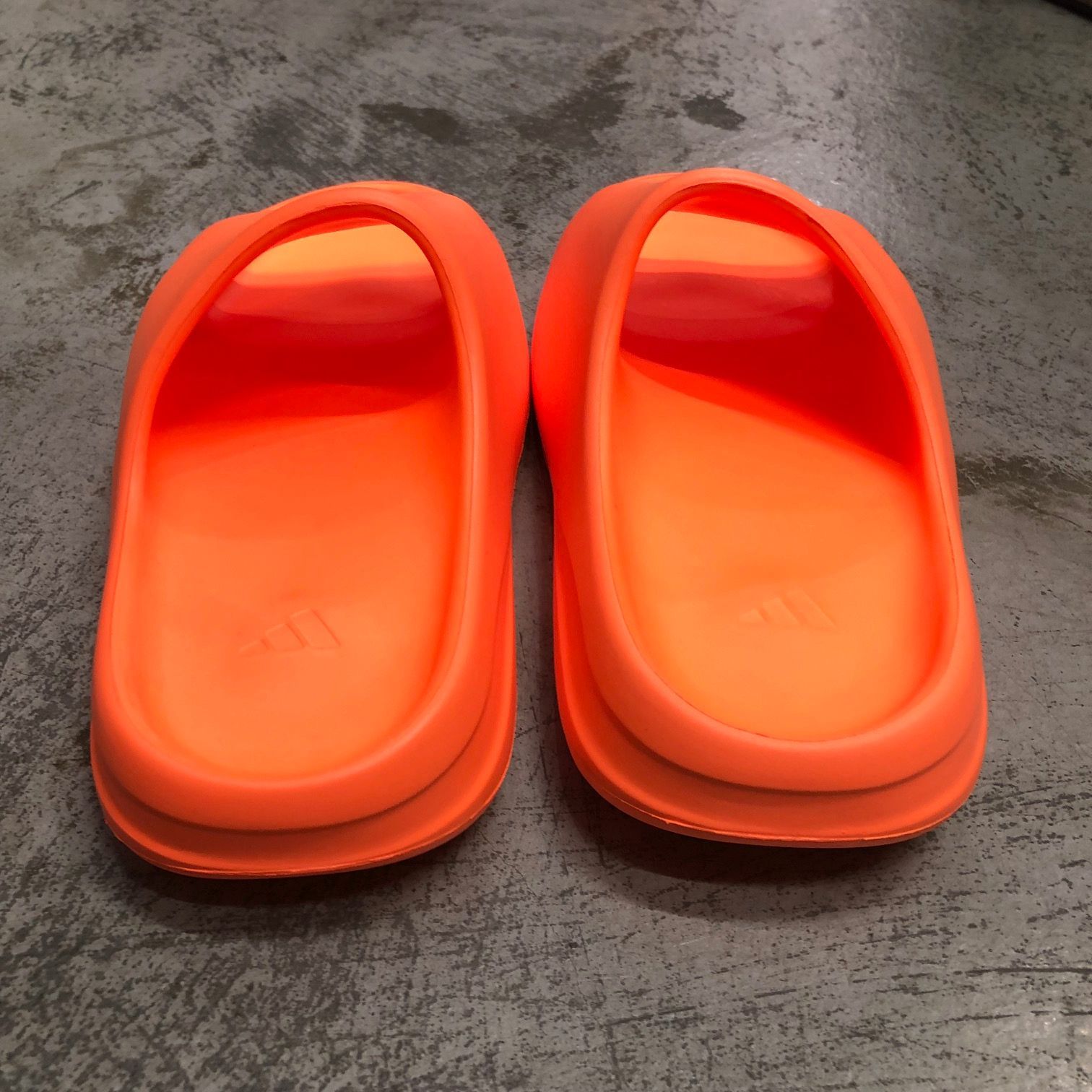 国内正規 adidas YEEZY SLIDE Enflame Orange イージースライド エンフレイムオレンジ アディダス イージー  GZ0953 オレンジ 23..5cm 71363A6 - メルカリ