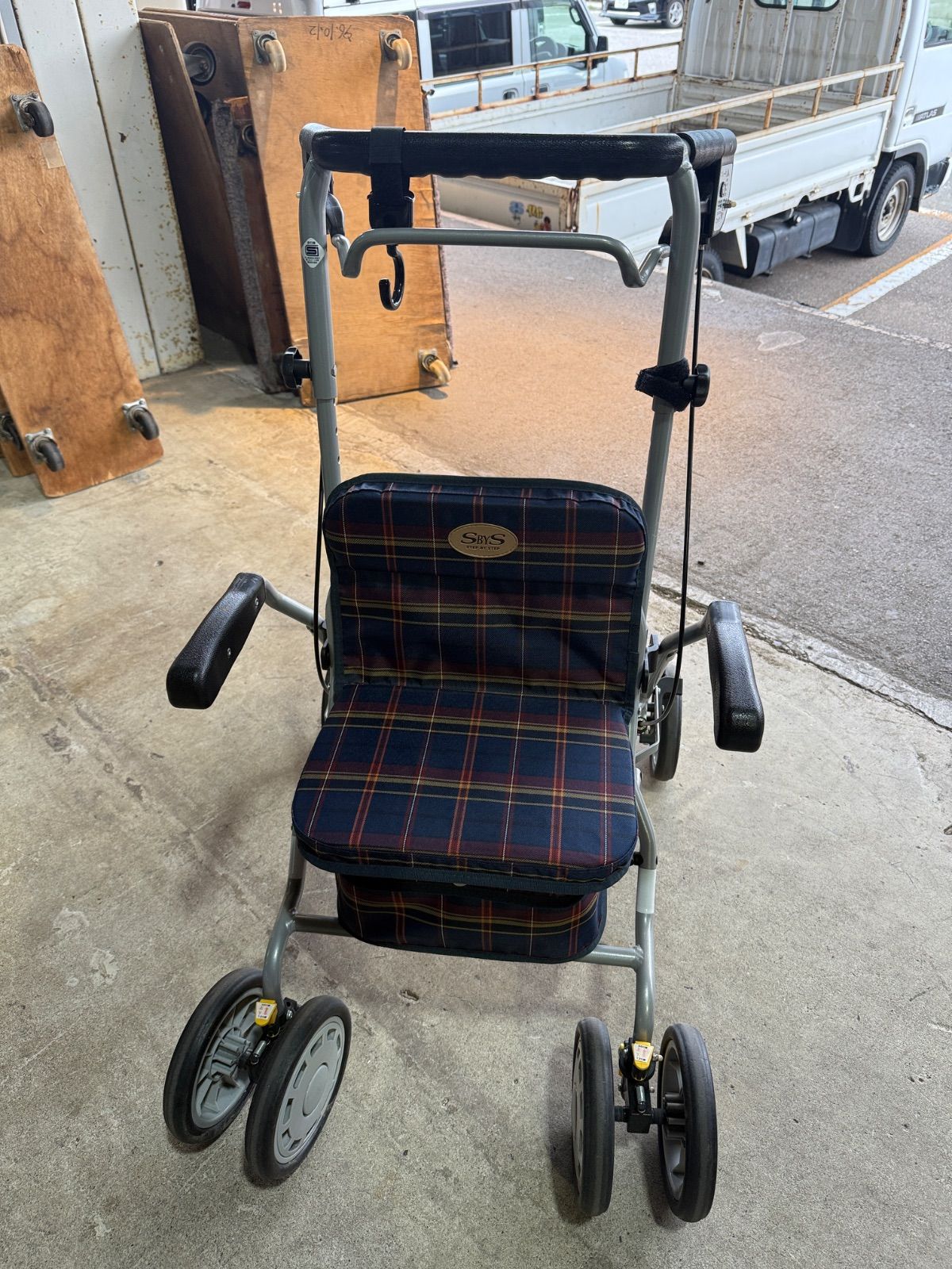 島製作所 シンフォニーラクーン シルバーカー