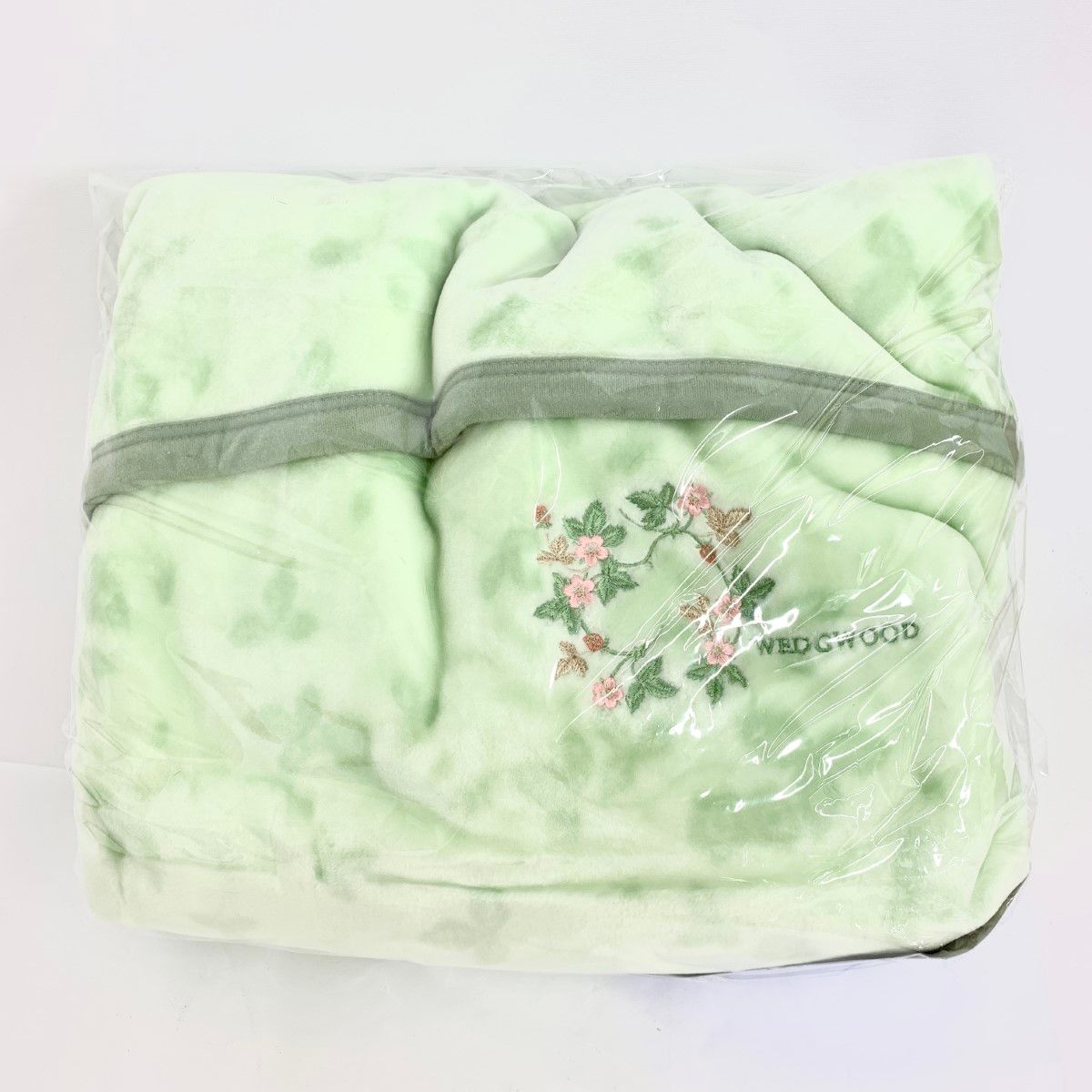 WEDGEWOOD＊アクリルマイヤー毛布・ワイルドストロベリー・140×200