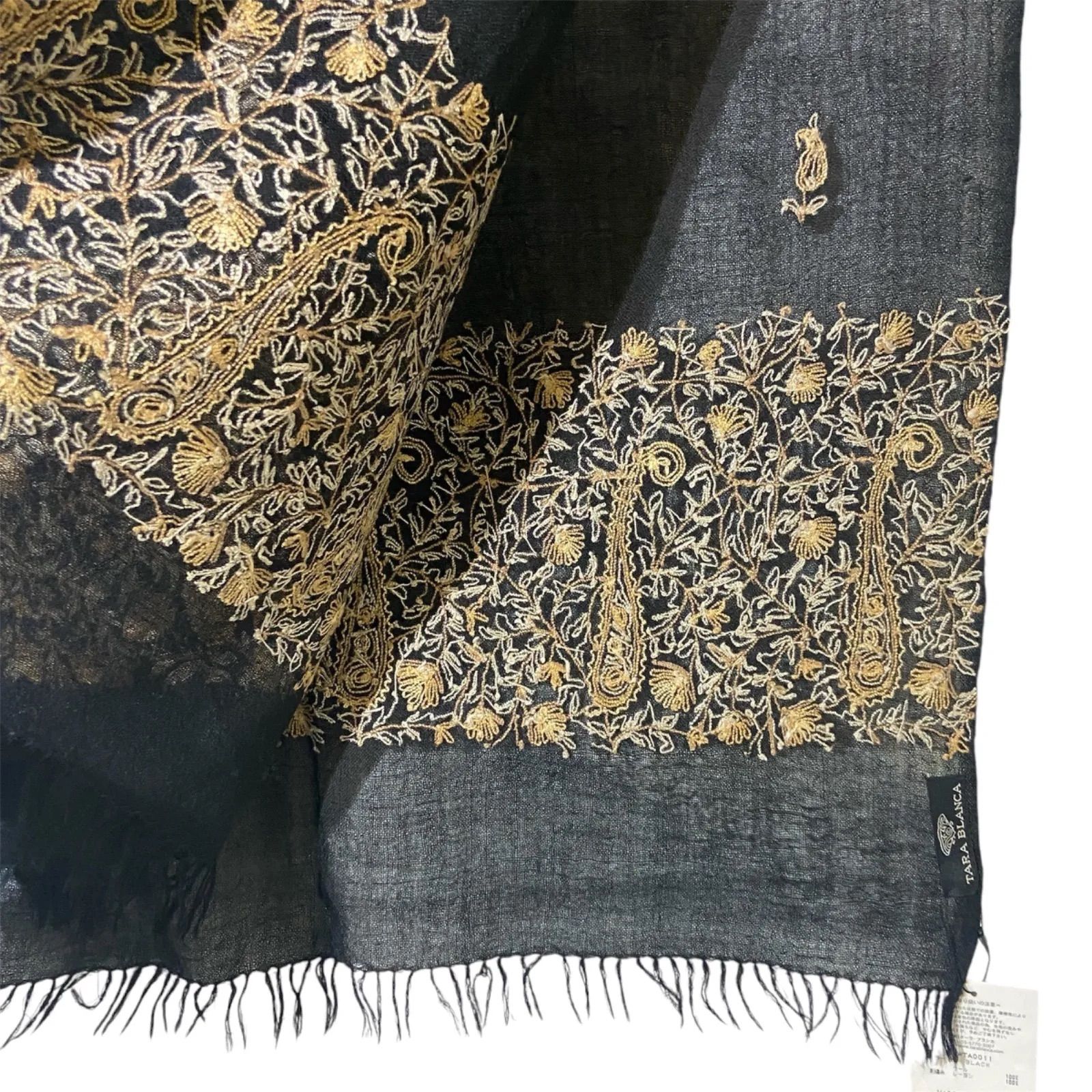 【タグ付き新品】ターラブランカ　大判　ストール　ウール タグ付き美品】 TARA BLANCA ターラブランカ ストール 刺繍