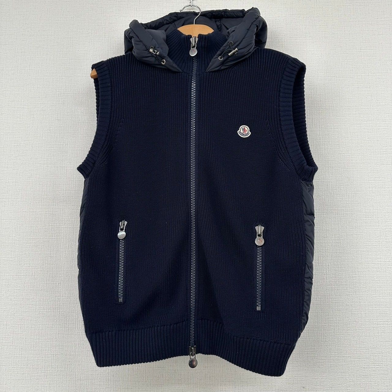 ♪　MONCLER モンクレール B20919413400 94111 MAGLIONE TRICOT GILET ニットダウンベスト ネイビー  サイズL 切り替え ダブルジップ フード モンクレ