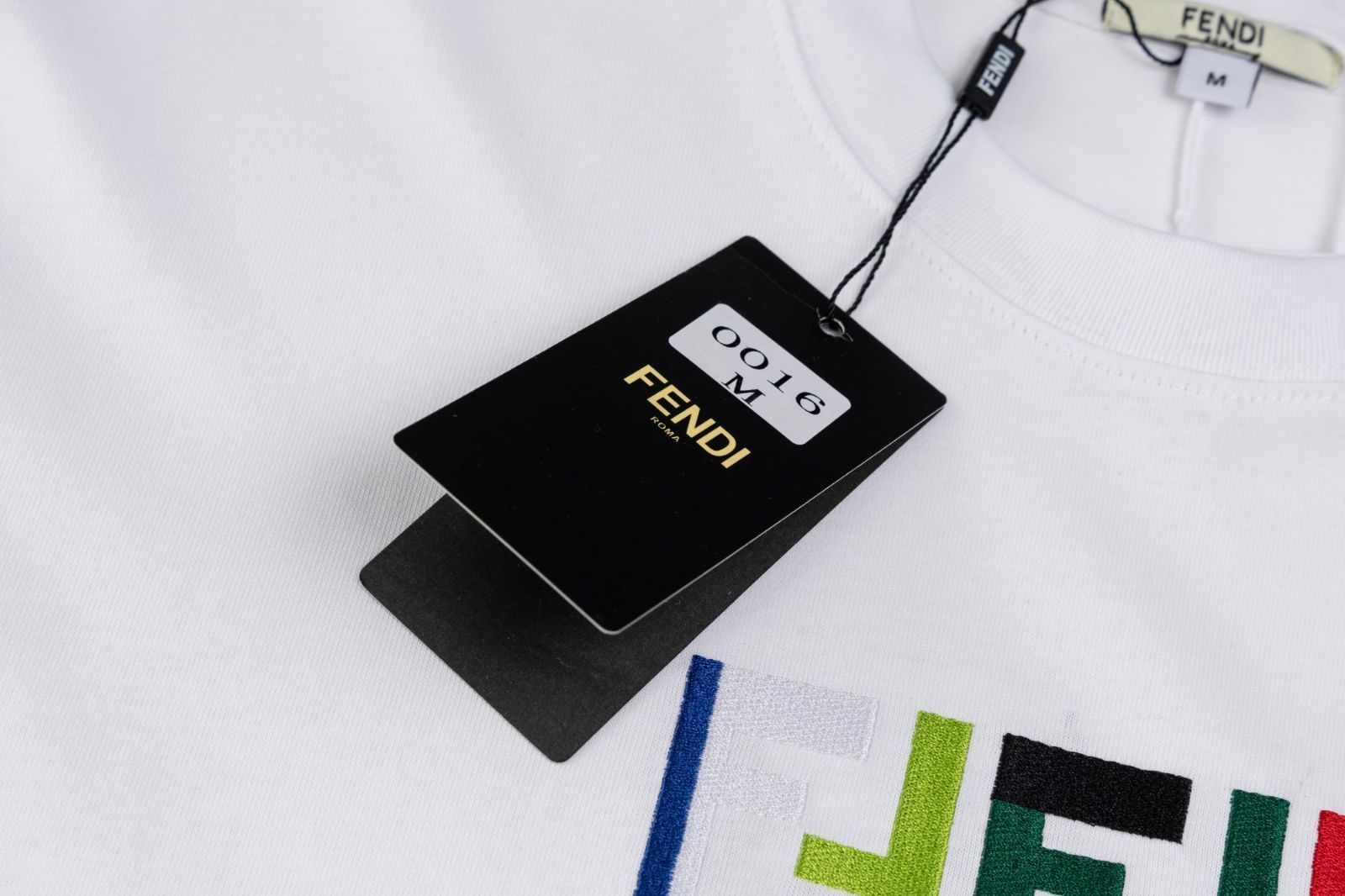 FENDI フェンディ Tシャツ スパンコール 刺繍 ロゴ 22ss Mサイズ 楽天市場】FENDI フェンディ FF LOGO T-SHIRT/総柄 FFロゴ T