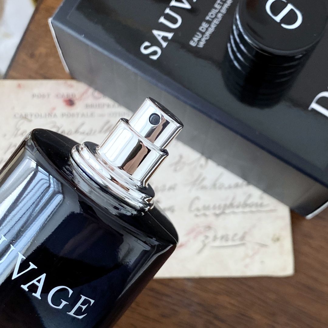 神戸大丸購入　Dior Sauvage Parfum 香水 Amazon.co.jp: Christian Dior Sauvage Eau De Parfum EDP Spray