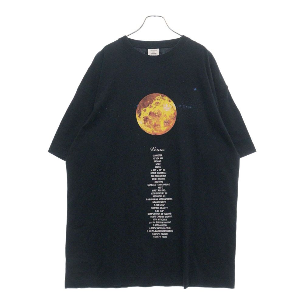 VETEMENTS (ヴェトモン) 19AW プラネットナンバー プリント クルーネック半袖Tシャツ ブラック UAH20TR901 - メルカリ