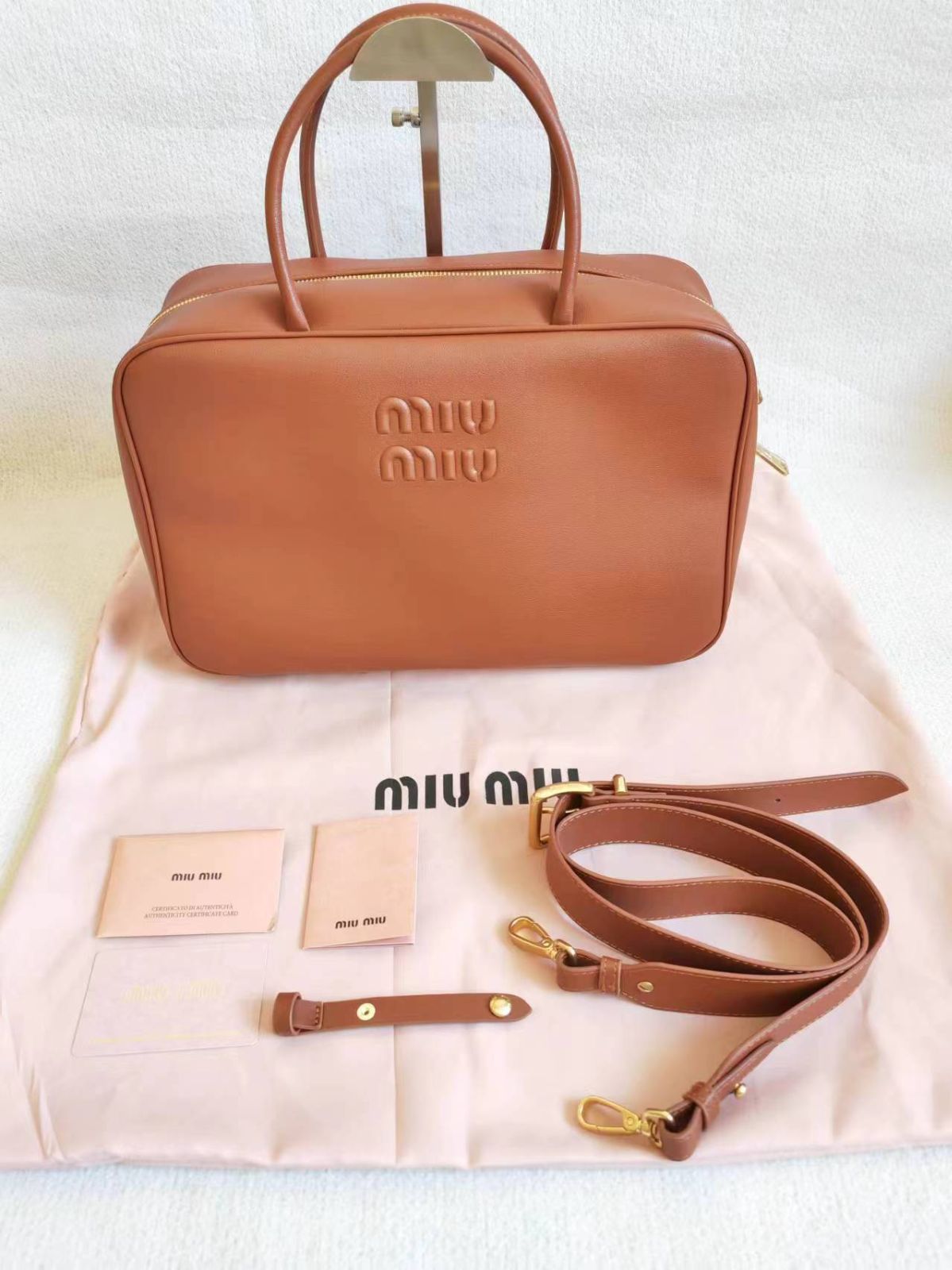 miu miu  レザートップハンドルバッグ  金具ゴールド