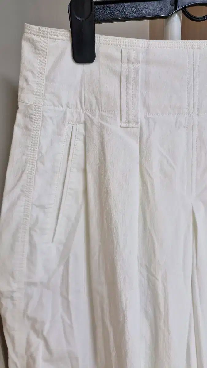 SYSTEM システム 23SS 最上 白 スカートパンツ 64 ー 94