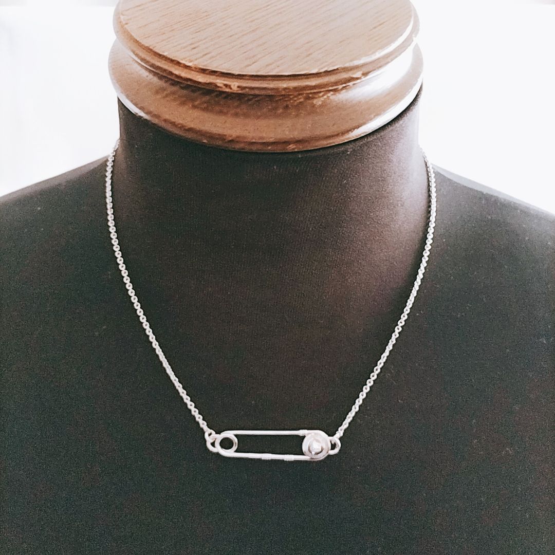 新品未使用】VERSACE セーフティピン ネックレス チェーン シルバー