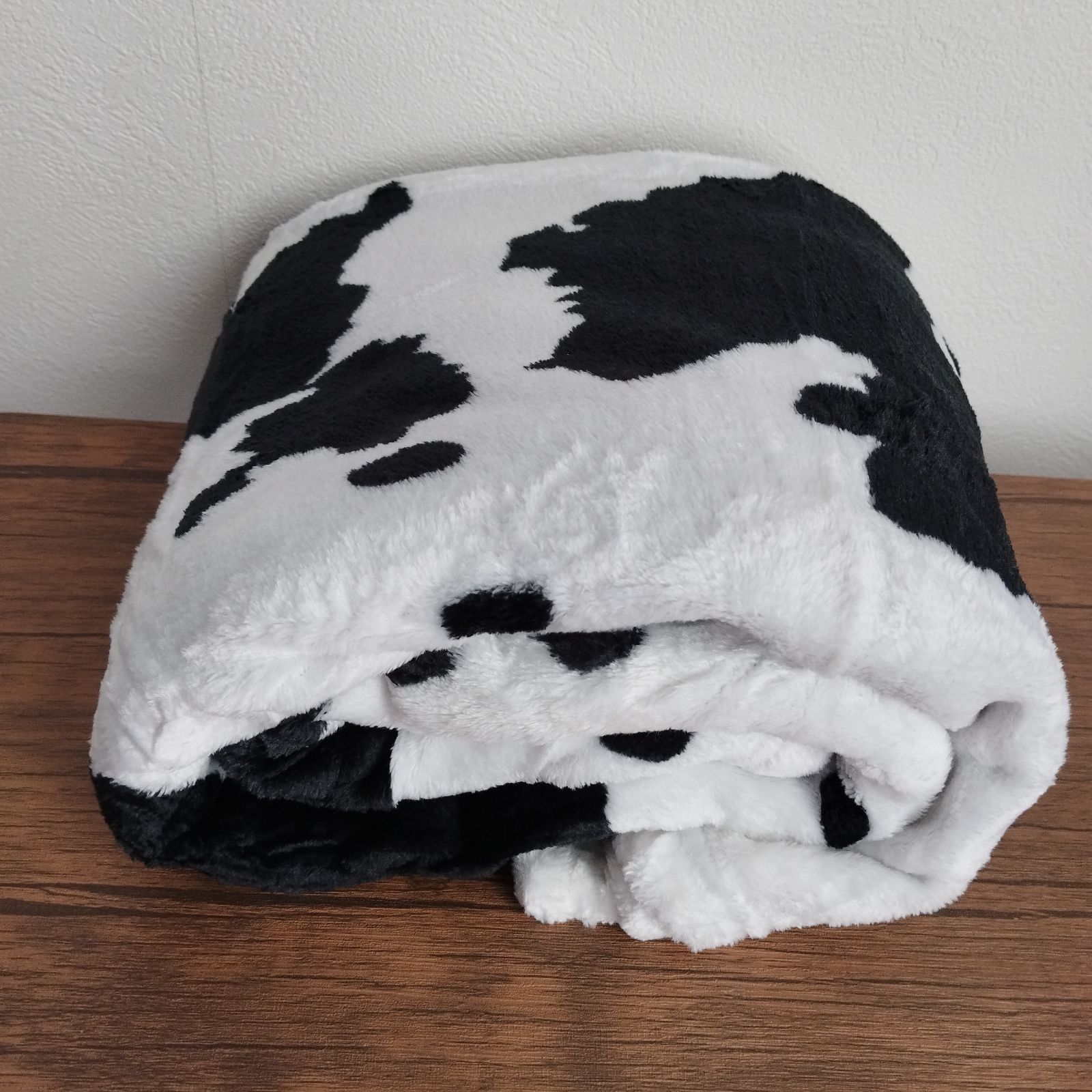 膝掛け ブランケット黒白 牛柄 乳牛柄 アニマルプリント ひざ掛け