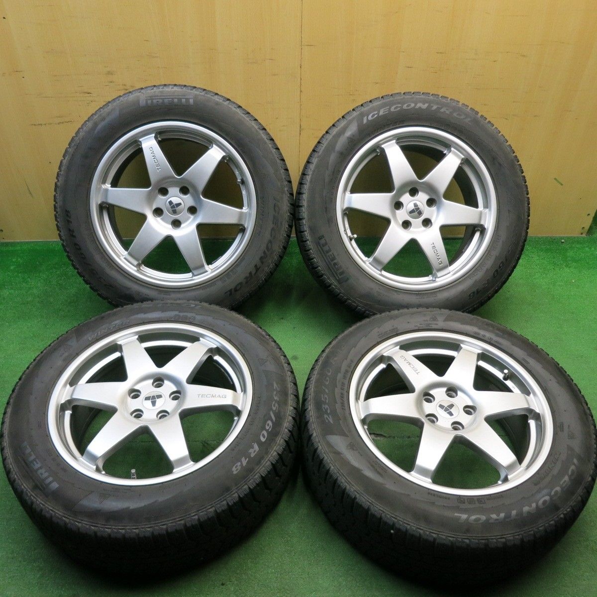 バリ溝！9分☆ボルボ 等 TECMAG Type206R 235/60R18 スタッドレス 