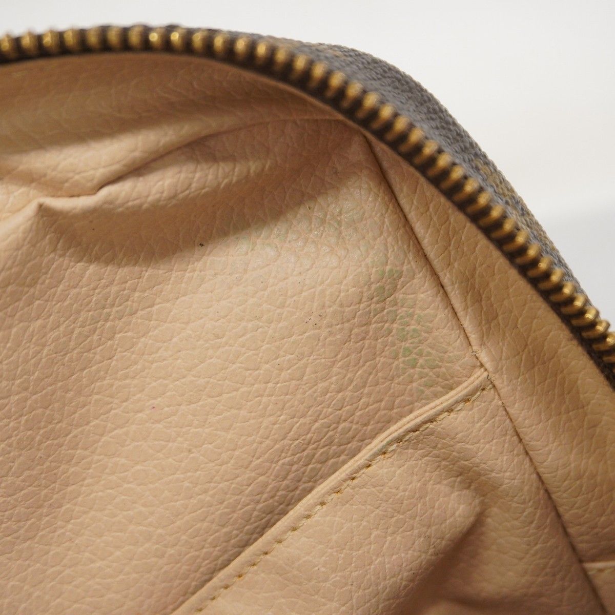 ポーチ モノグラム