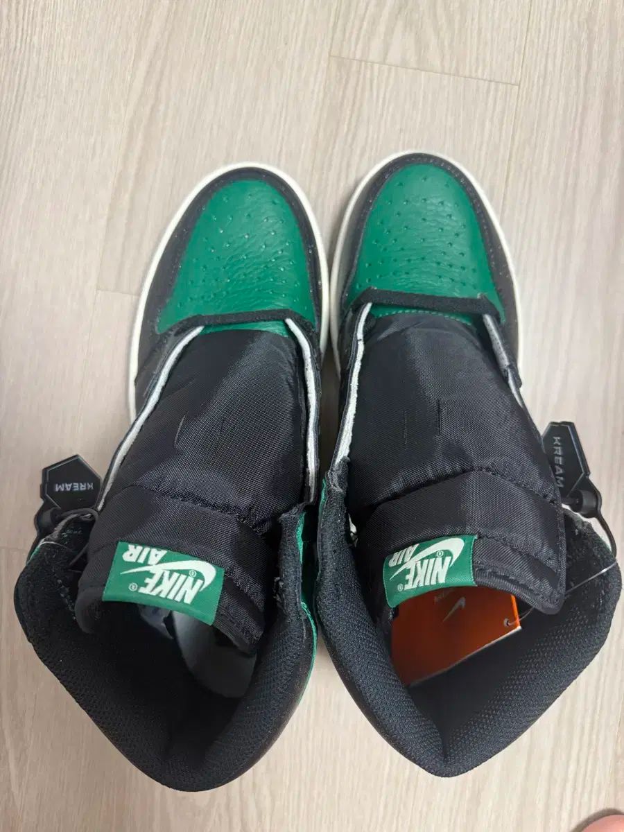 ジョーダン1 レトロ ハイ OG パイングリーン