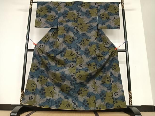 平和屋着物●本場大島紬　梅鉢　正絹　逸品　AAAU8337zg 平和屋着物○本場大島紬 梅鉢 正絹 逸品 AAAU8337zg - メルカリ