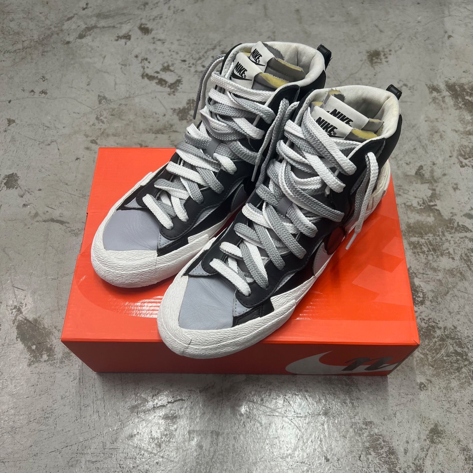sacai NIKE BLAZER MID BLACK WOLF GREY BV0072-002 コラボ ブレザー 