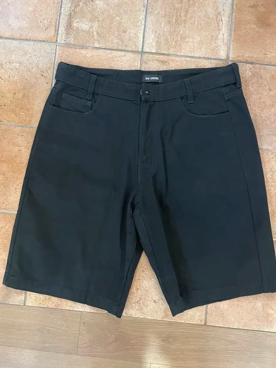 RAF SIMONSブラック ショートパンツ 2025年最新】RAF SIMONS メンズ ショートパンツ・ハーフパンツの