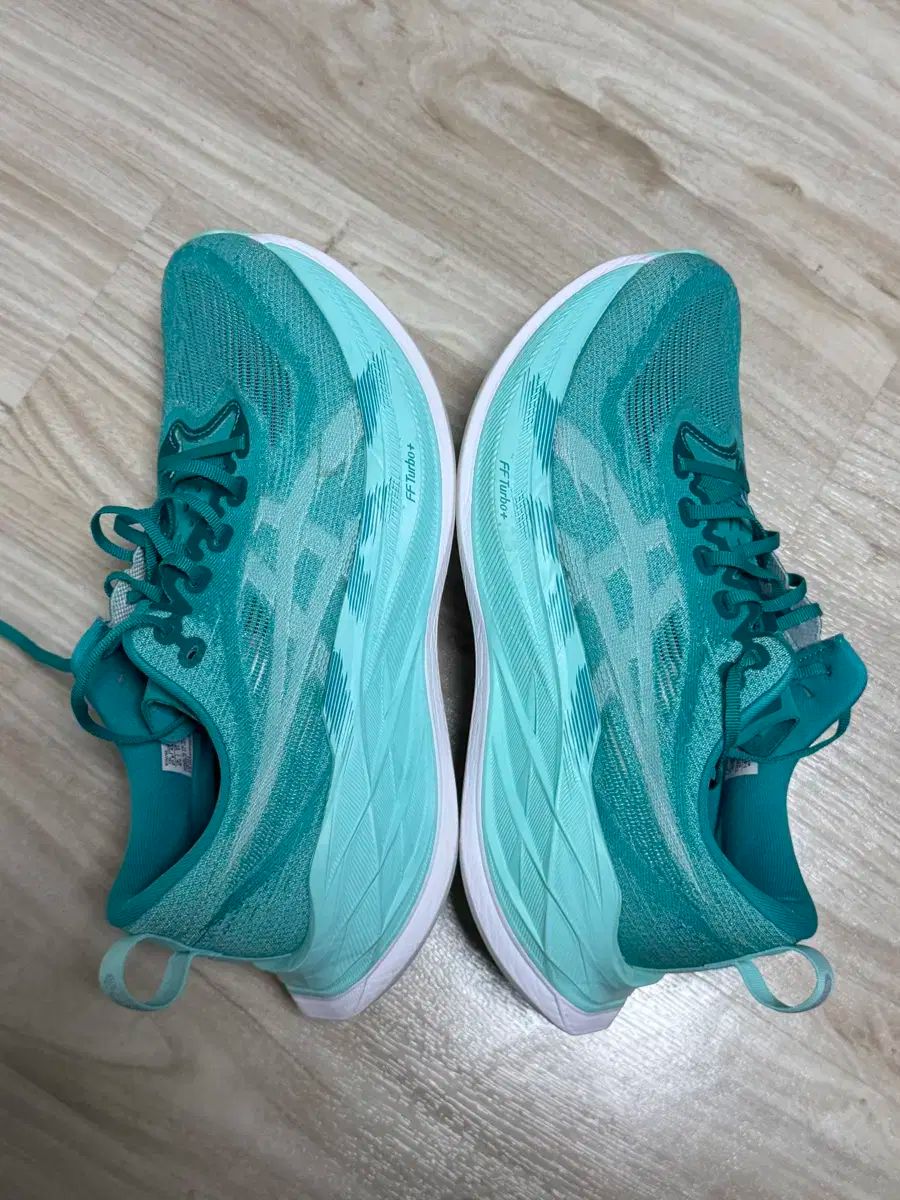 Asics アシックス