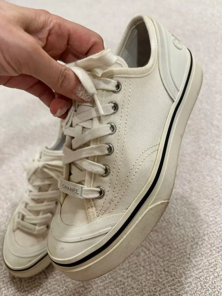CHANEL(シャネル) 白 スニーカー新品 - メルカリ