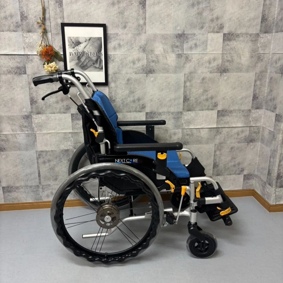 ミニモ 自走式車椅子