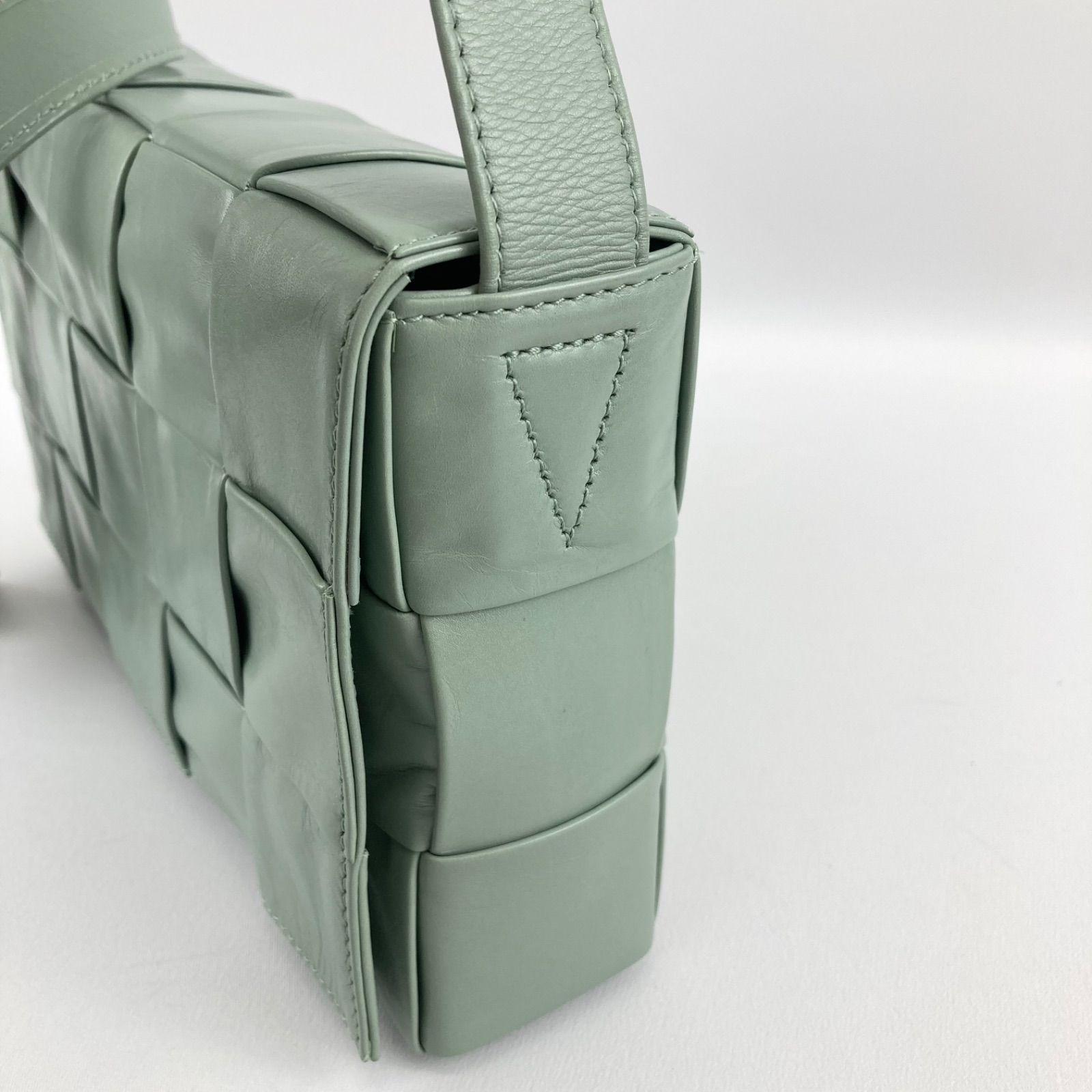 BOTTEGA VENETA ボッテガヴェネタ カセットイントレチャート 