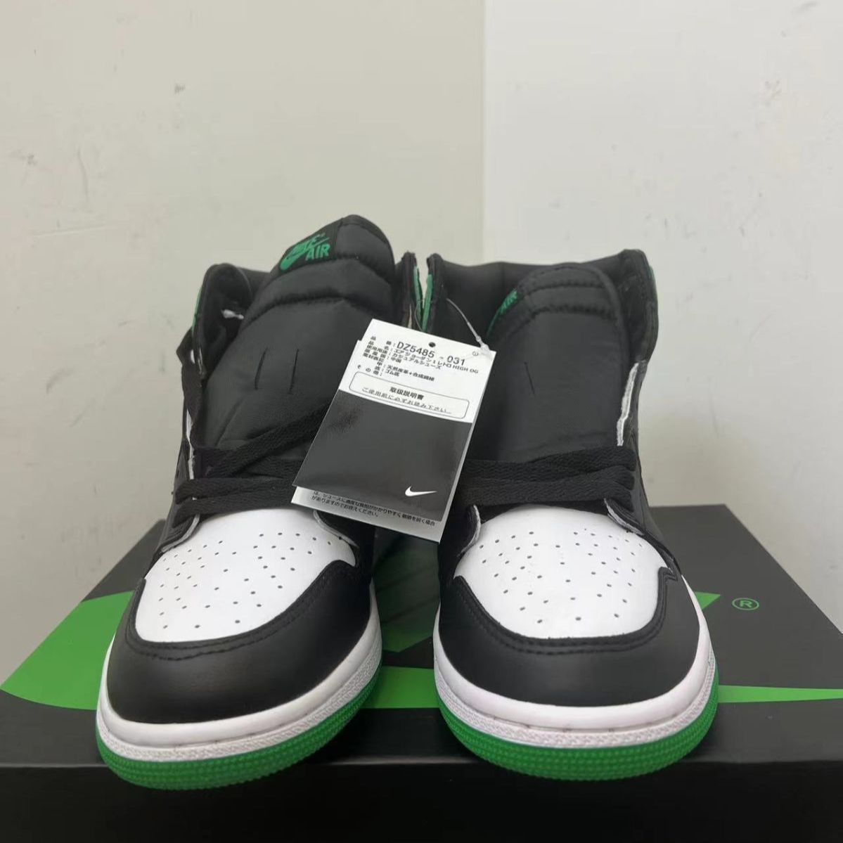 新品未使用 ナイキ Jordan Air Jordan 1 High OG Black and Lucky Green スニーカー