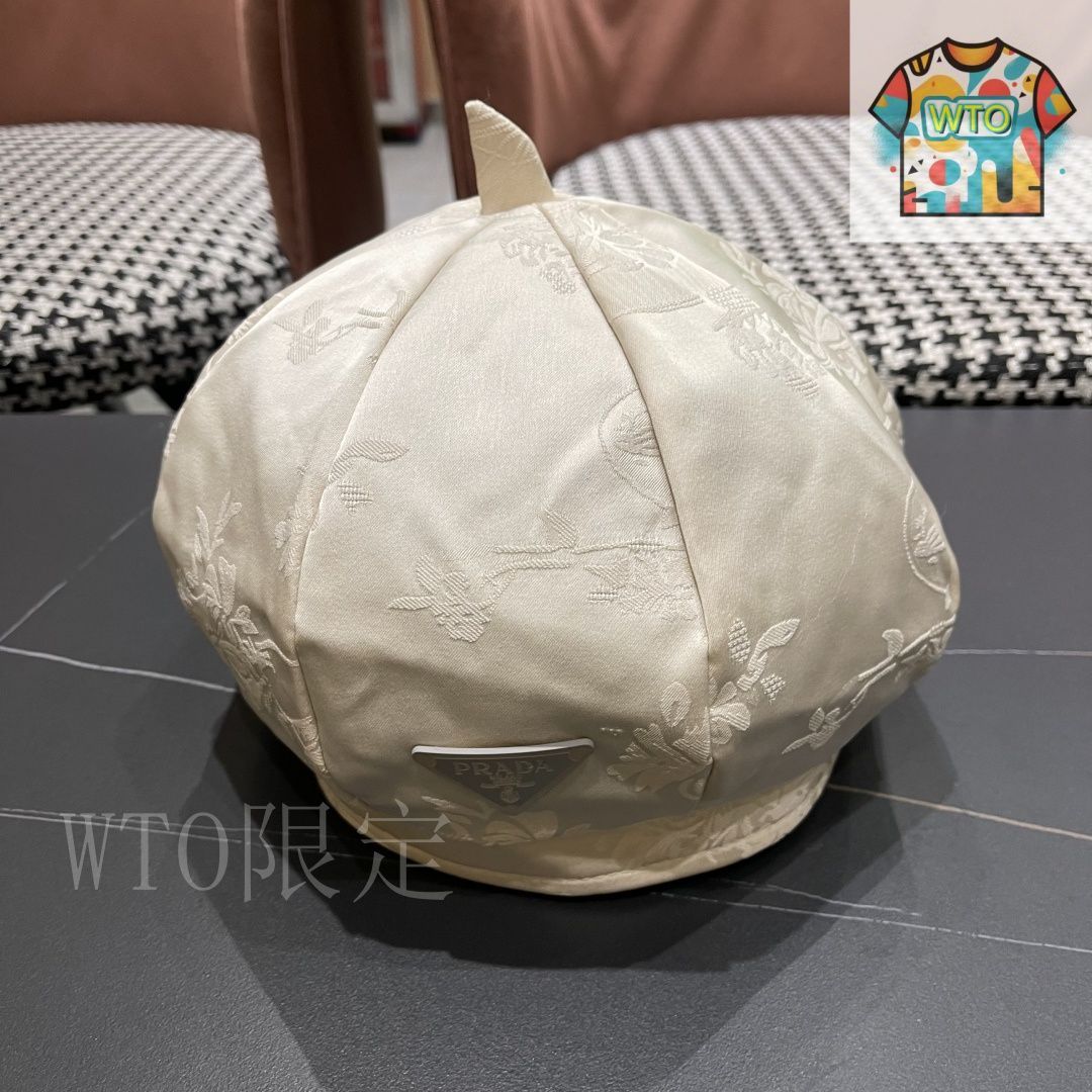 美品　定価14万　プラダ　希少　キャメル×ウール　テュベチカ風　帽子 美品 定価14万 プラダ 希少 キャメル×ウール テュベチカ風 帽子