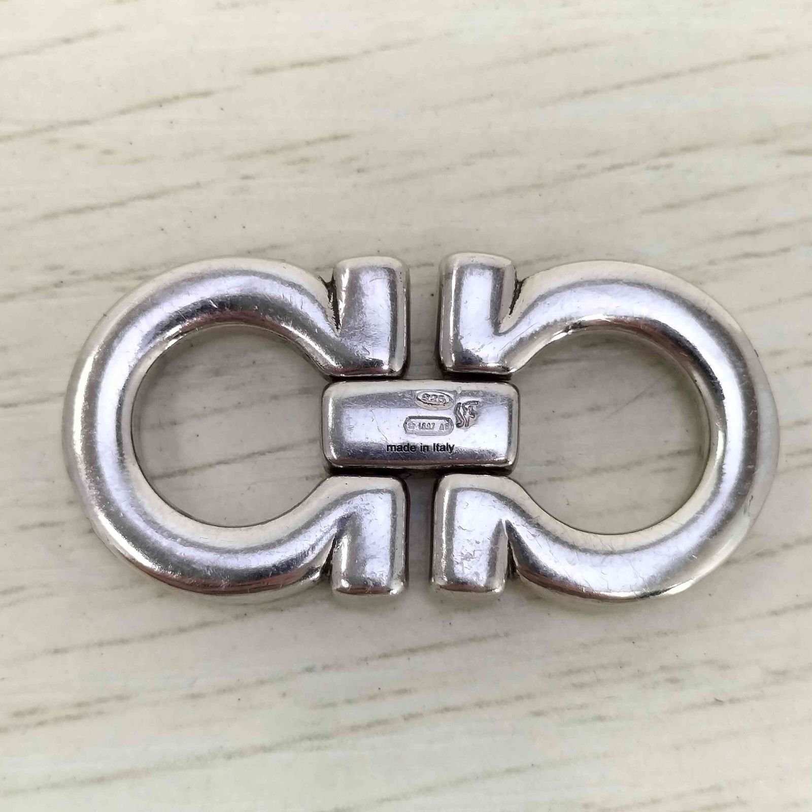 美品 Ferragamo サルヴァトーレフェラガモ ロゴ刻印 イタリア FERRAGAMO （新品・未使用品）サルヴァトーレフェラガモ