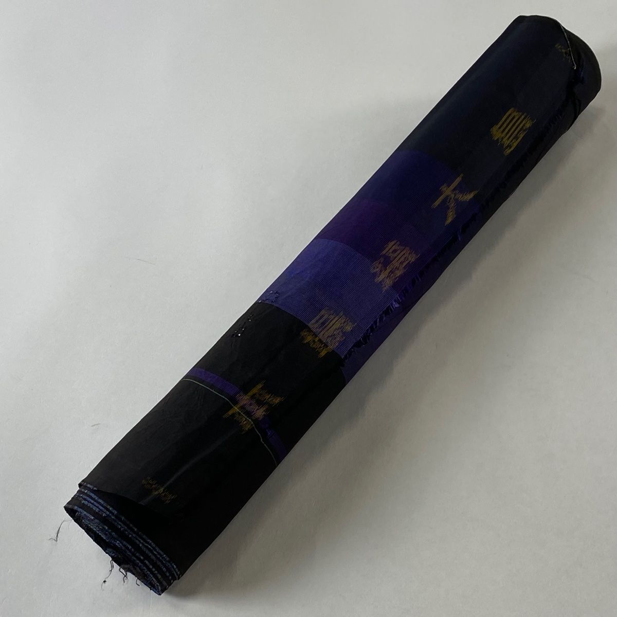 本場大島紬　反物　縞無地　鹿児島県　登録商標証書付き　濃紺 本場大島紬 反物 縞無地 鹿児島県 登録商標証書付き 濃紺