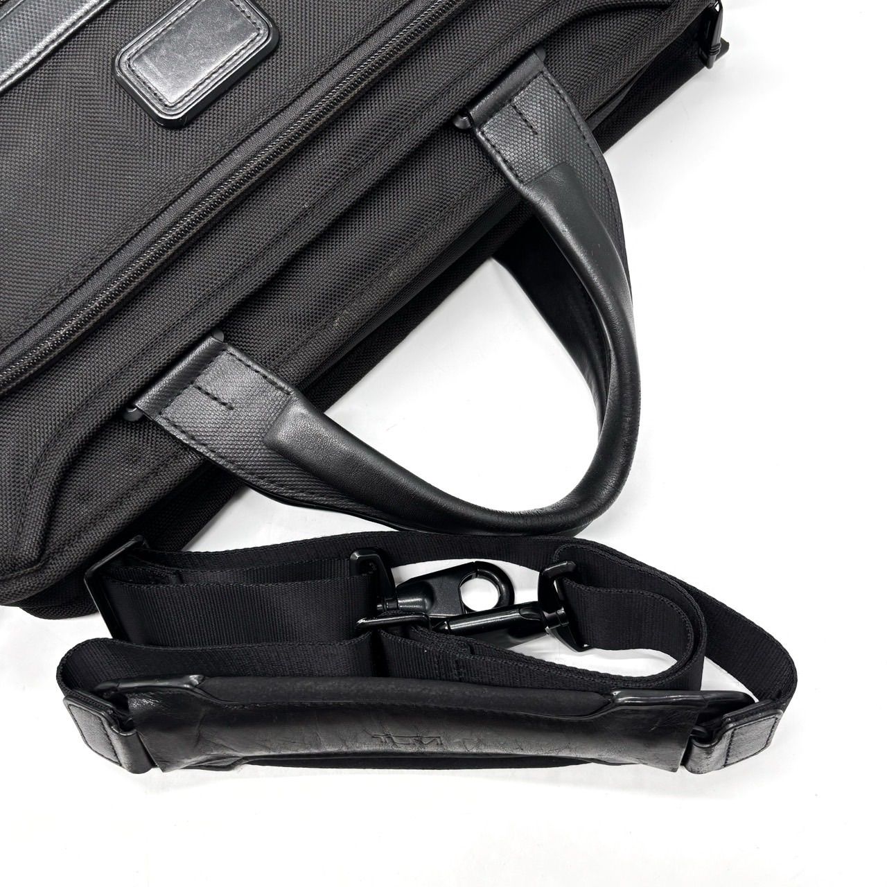 トゥミ　TUMI　キャンバス　レザー　ブラック　黒　総柄　ハンドバッグ ✨良品✨ TUMI トゥミ ブリーフケース ハンドバッグ ショルダー
