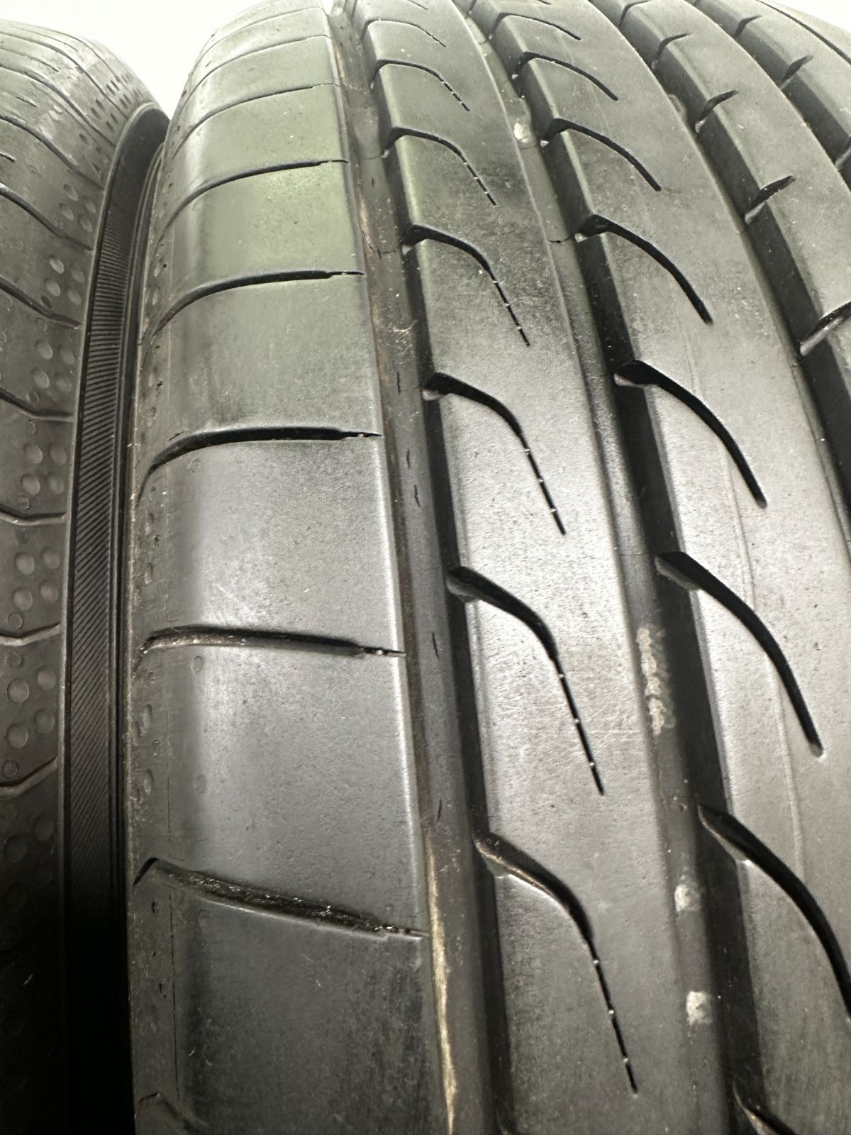 送料無料195/65R15 ヨコハマ RV-02 2019～2020年製 4本 夏タイヤ ノーマル