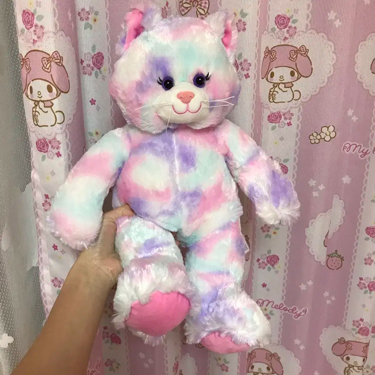ビルド・ア・ベア 人形 猫 ゆめかわ デコラベース トリコロール 虹 パステル キティ