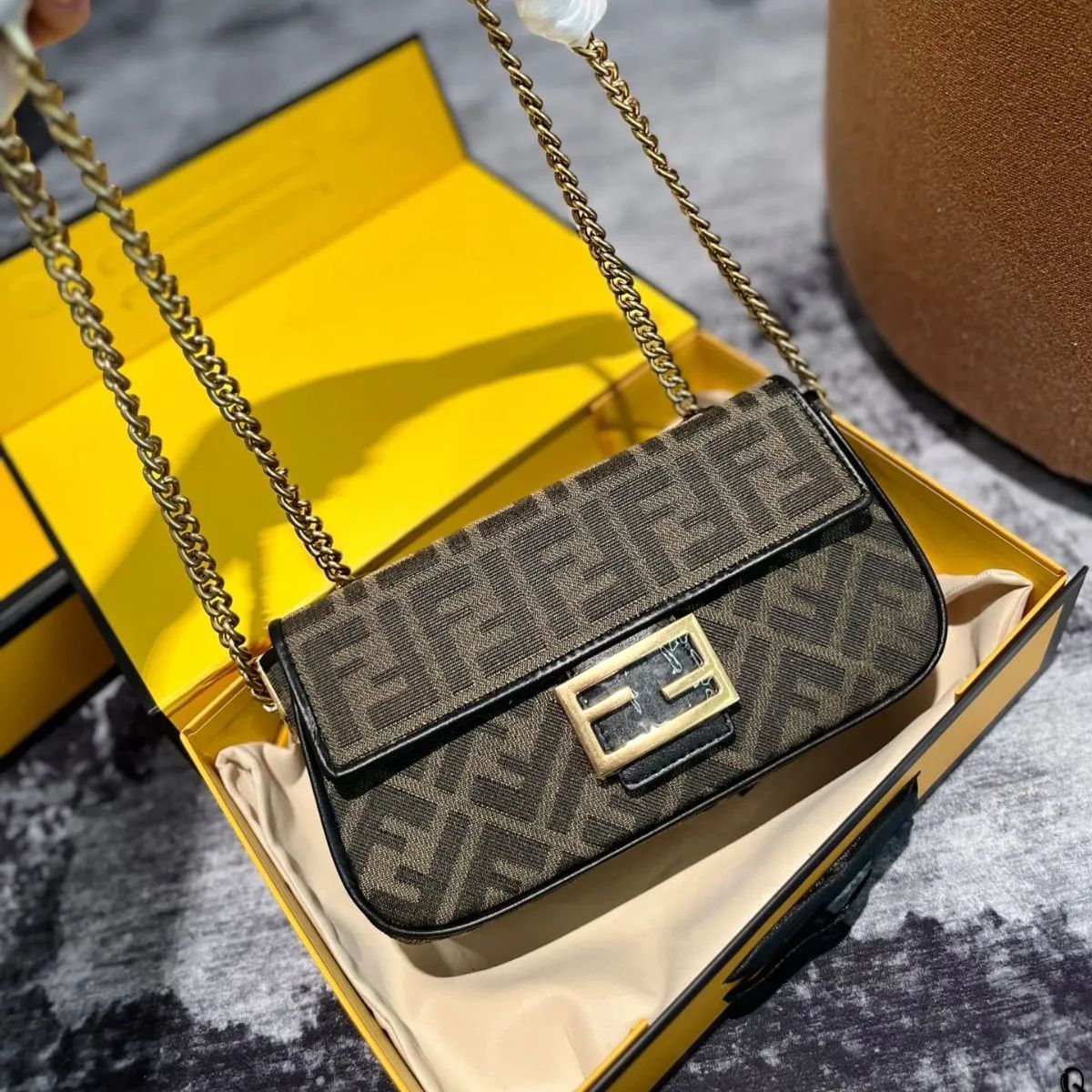 新品未使用 箱付  FENDI ノベルティトートバッグ 専用ページ