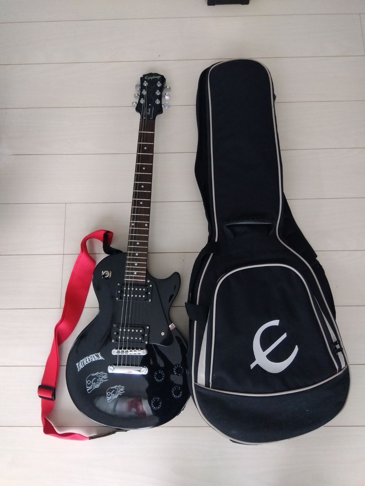 Epiphone Les Paul スタジオ黒とエピフォンハードケース epiphone Les