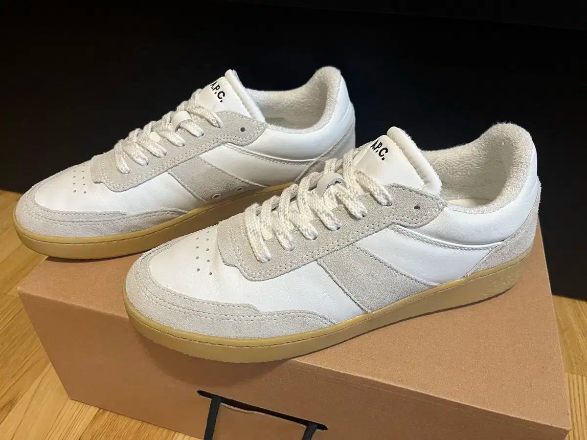 A.P.C.[アーペーセー] Plain A.P.C.(アーペーセー) プレーン スニーカーズ 42 - メルカリ