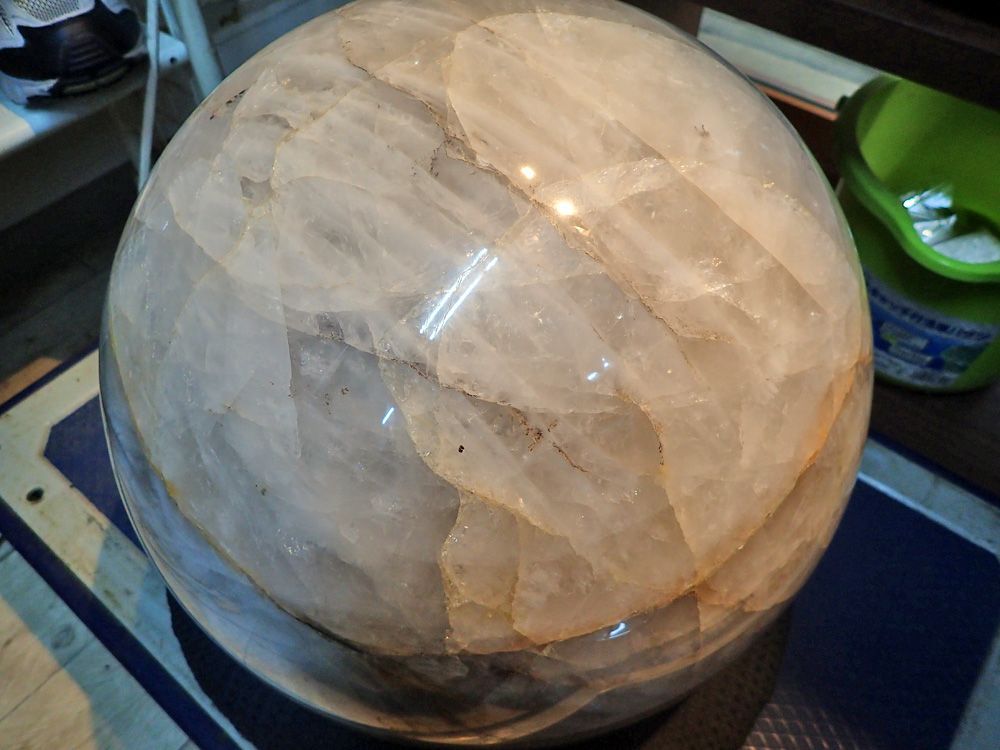 約60kg【天然石】水晶＿特大の丸玉、希少クリスタル！約60kg (引き取り