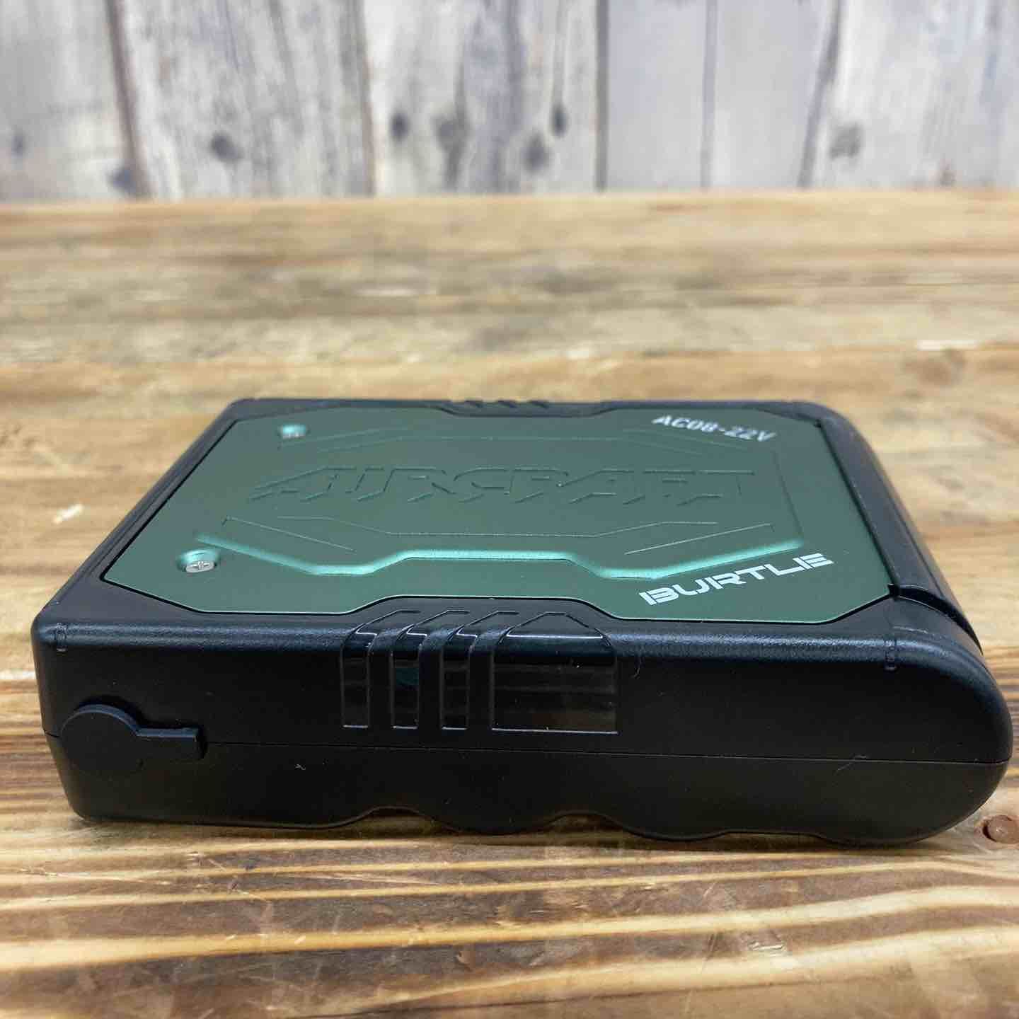 22V