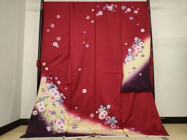 豪華振袖一式　極美品　落ち着いた深い真紅　パステルぼかし染め　梅舞桜　正絹地紋 豪華振袖一式 極美品 落ち着いた深い真紅 パステルぼかし染め 梅舞桜