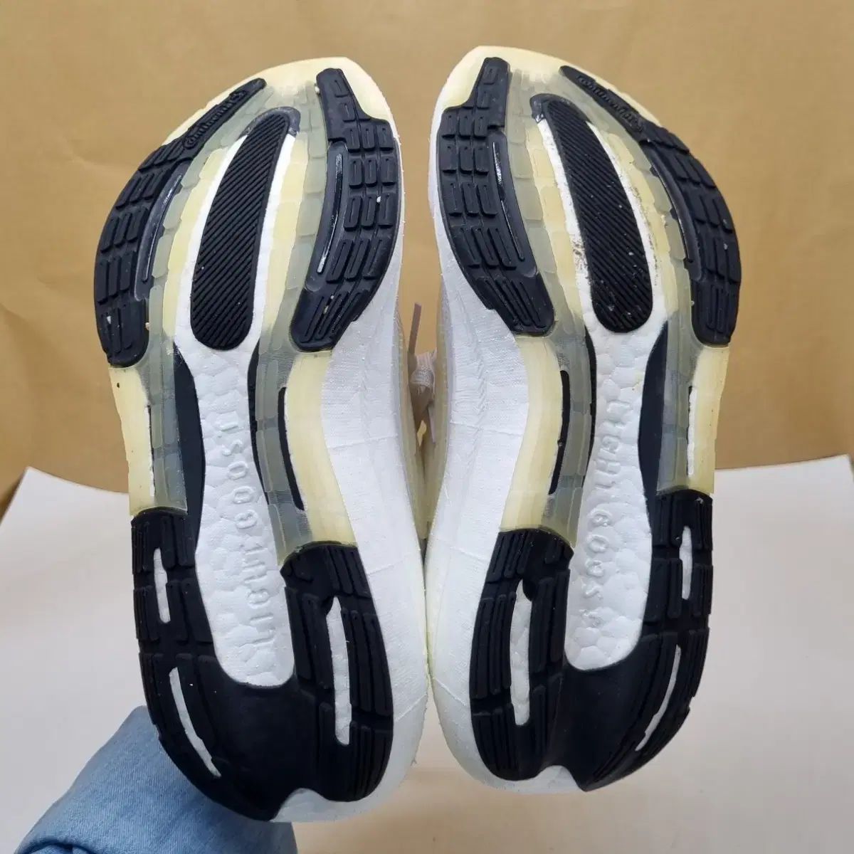 アディダス ウルトラブースト22