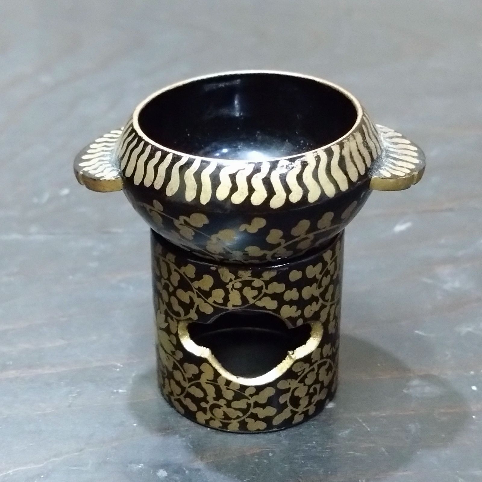 炉(茶釜）、茶箱、耳盥(みみだらい）、重箱の4点セット（雛道具 