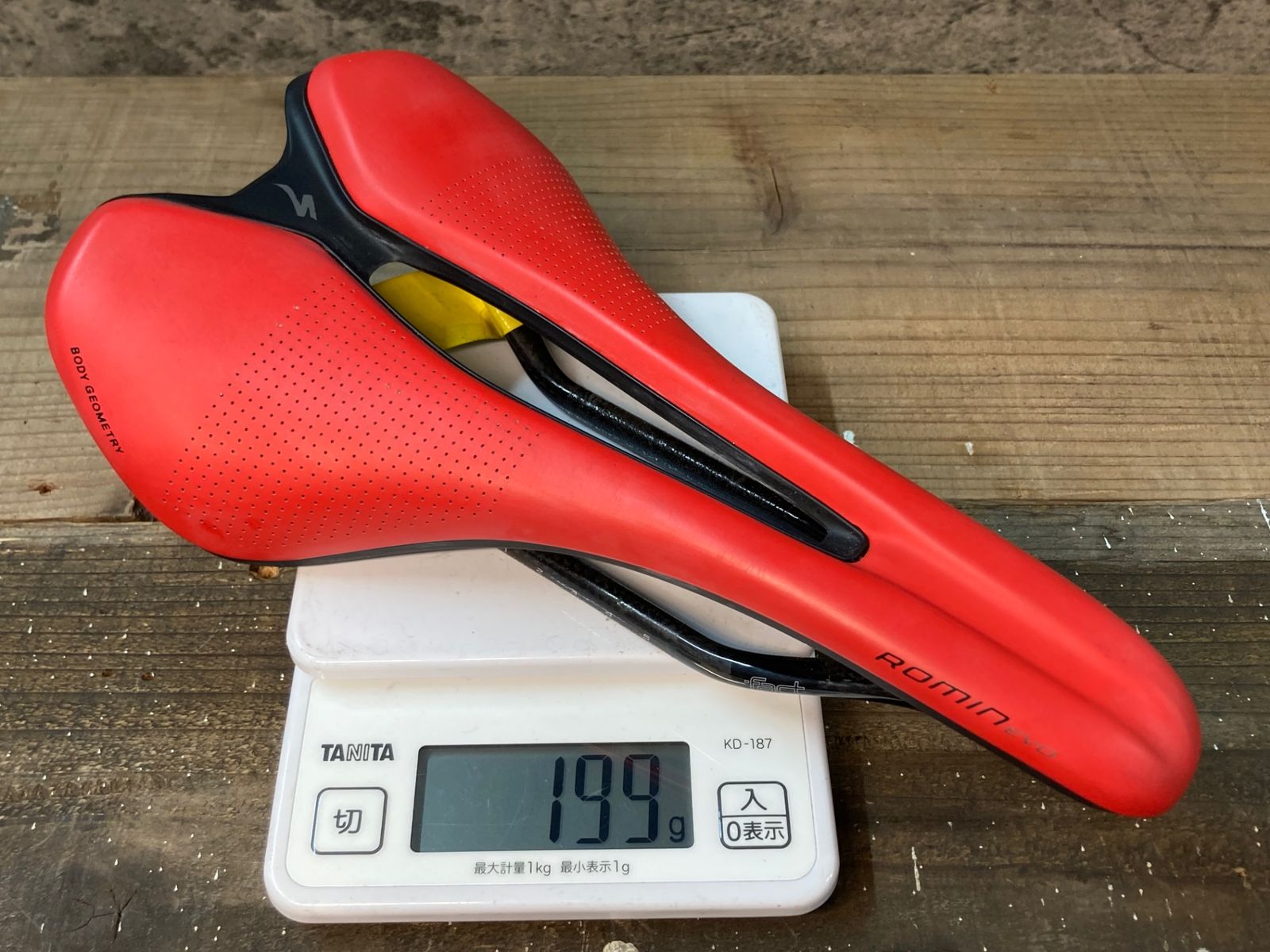 IN835 スペシャライズド SPECIALIZED ROMIN EVO カーボンレール サドル