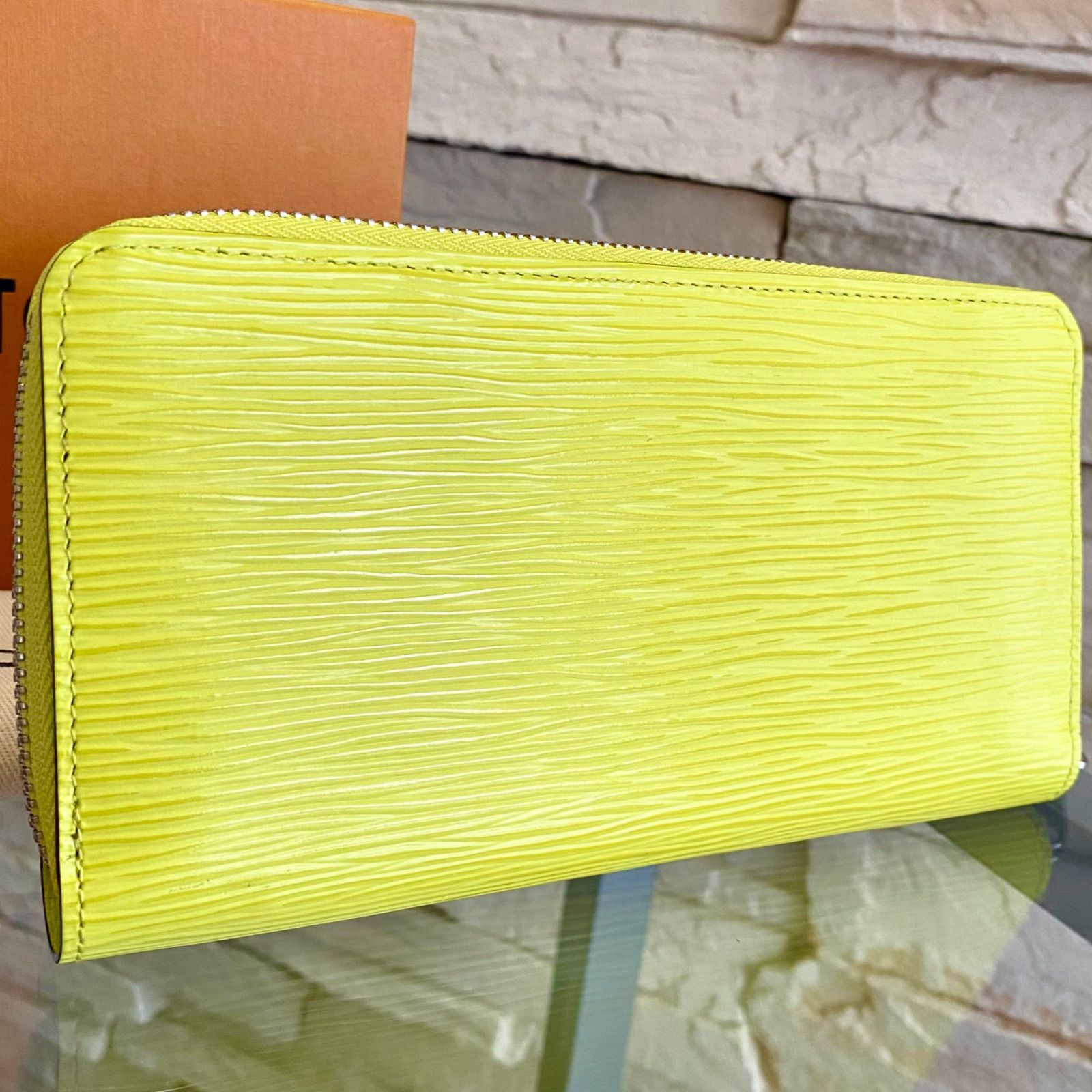 新品・未使用】⭐︎蛍光イエロー⭐︎ ジッピーウォレット エピ