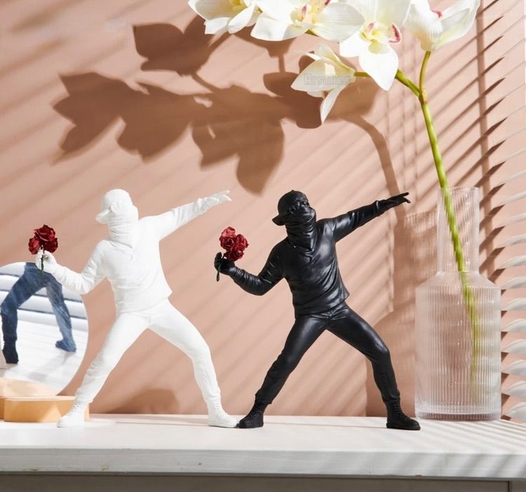バンクシー フィギュア 花束を投げる男 インテリア 【新品