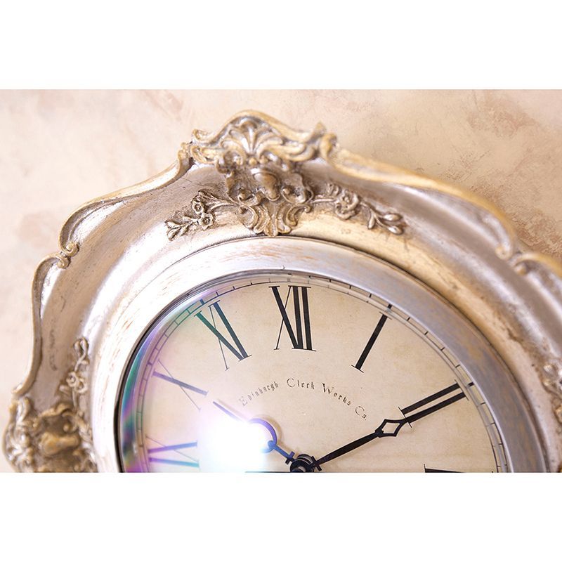 装飾的なクリーム色の壁掛け時計 ロココ調