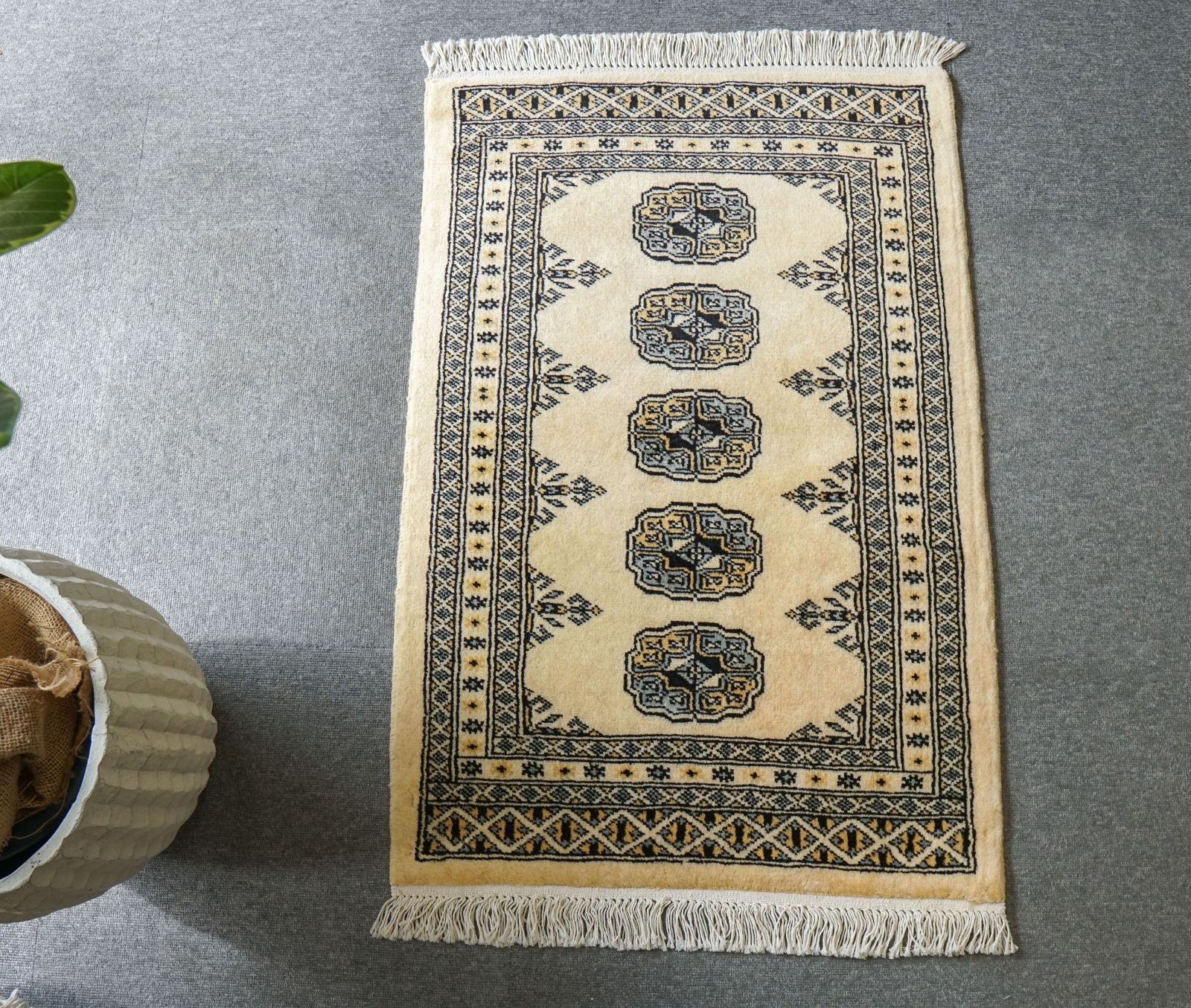 95×63cm トルクメン ボハララグ 手織り絨毯 - メルカリ
