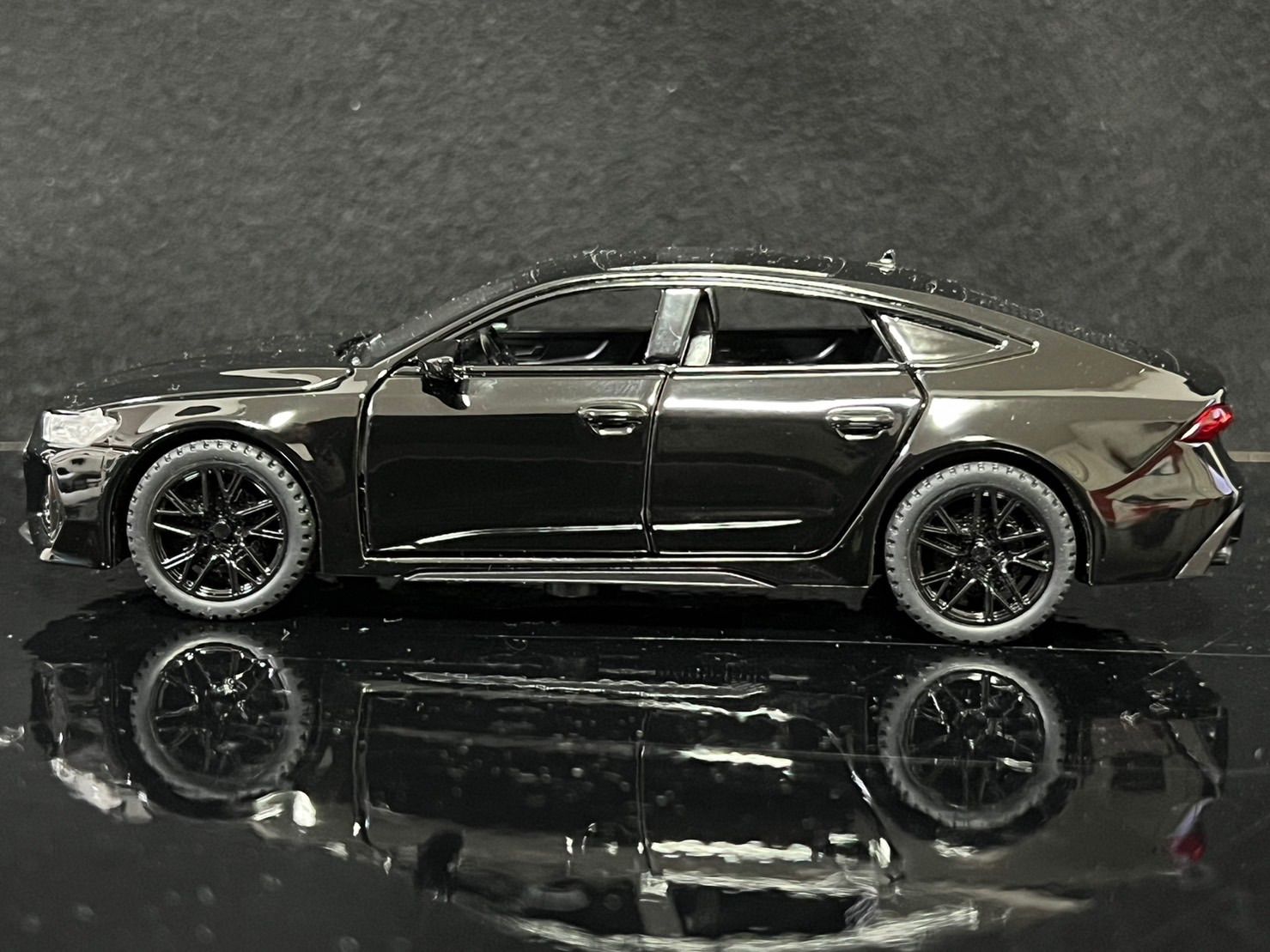 アウディ RS7 1/32 アウディ RS7 1/32 1:32 アウディ RS7 スポーツバック合金モデルカーの