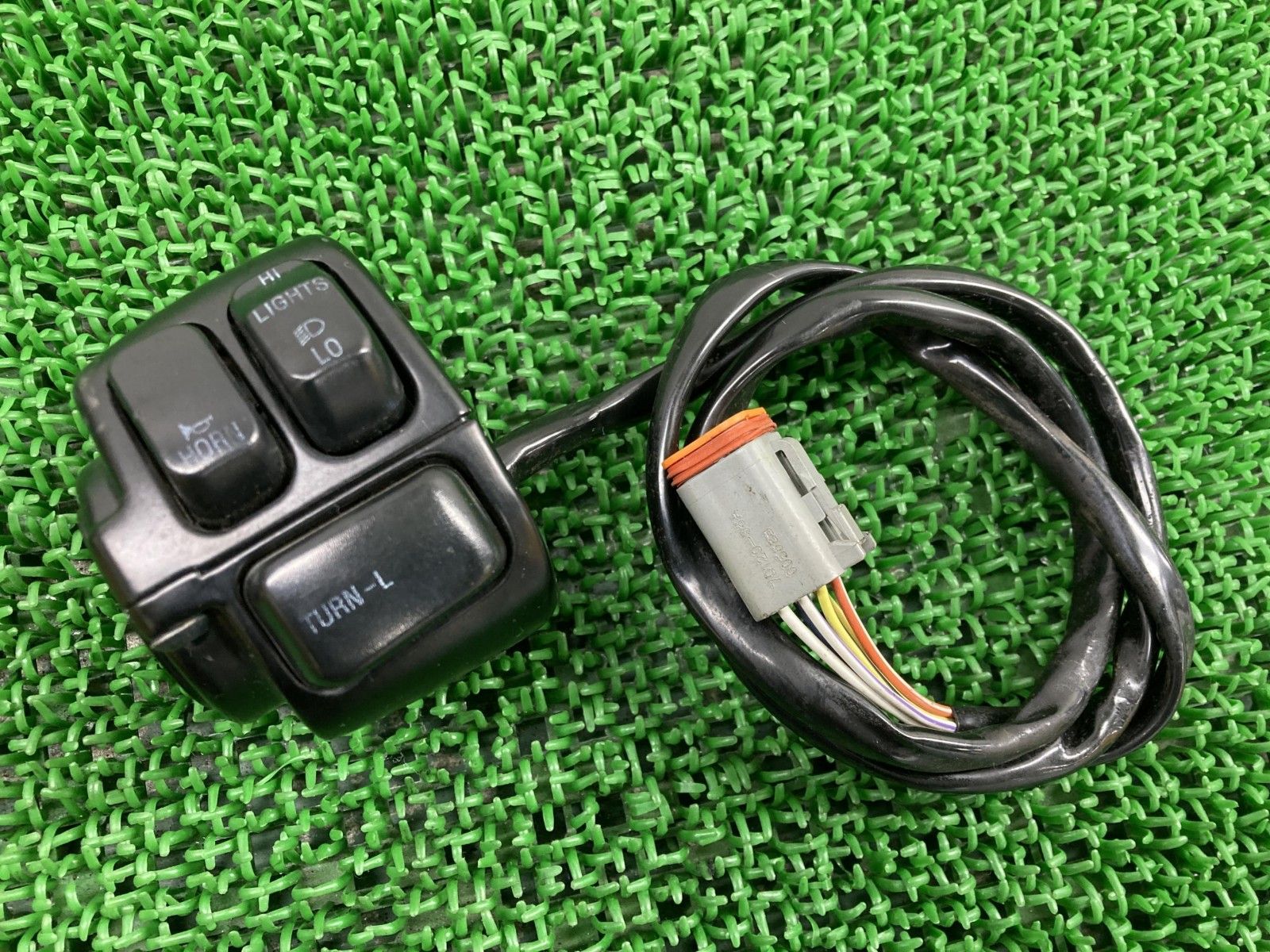 ソフテイル ハンドルスイッチ 左 ハーレー 純正 バイク 部品 EVO 96-99年 ソフテイル 割れ欠け無し 品 車検 Genuine Yl