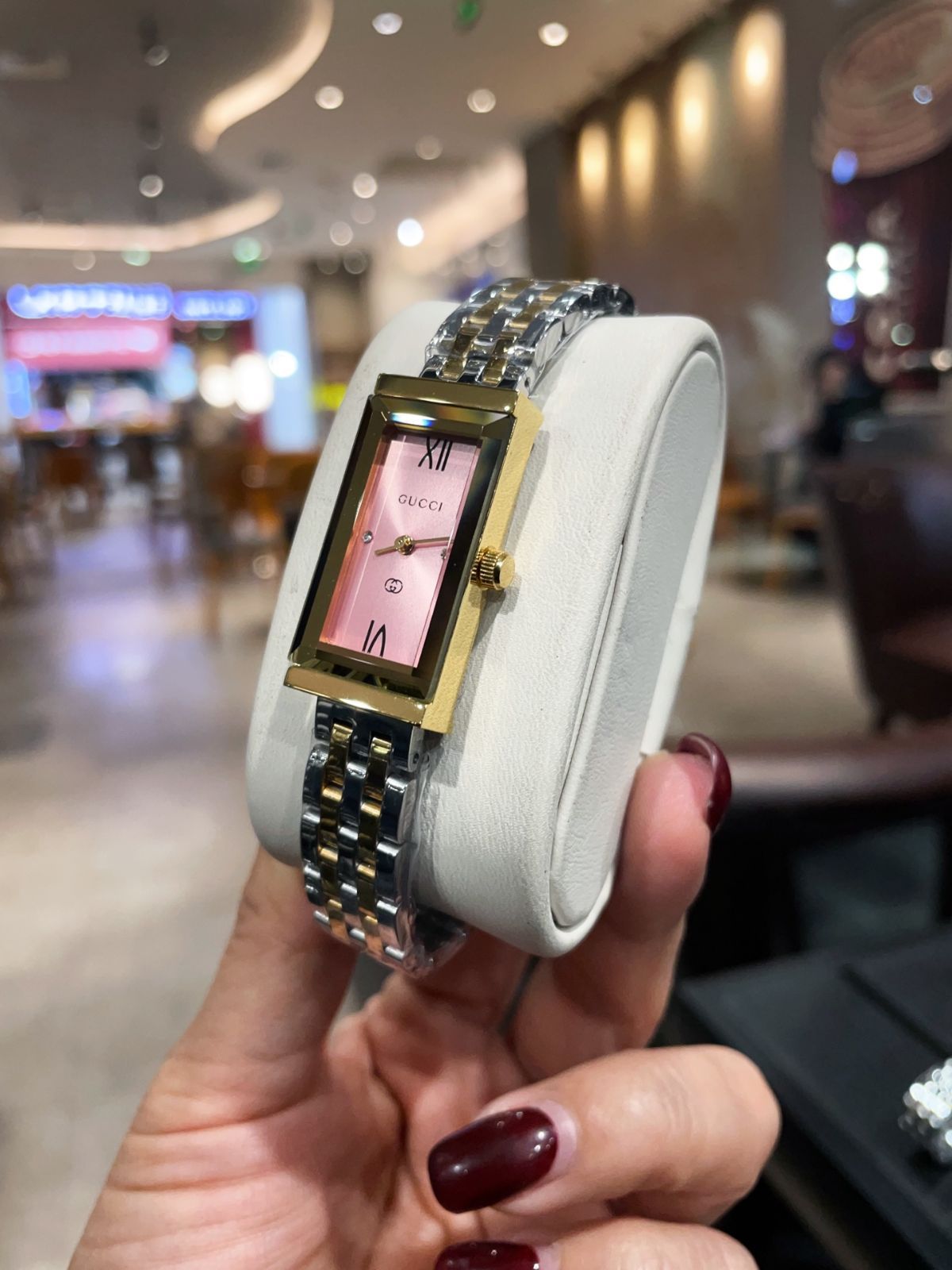 GUCCI スイス製 長方形ケース 時計　稼働品 今日特価】Gucci グッチ G-フレーム シリーズ エレガントな