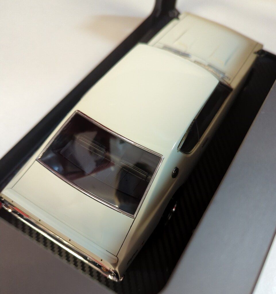 ignition model 1/18 Nissan Skyline 2000 GT-R (KPGC110) White