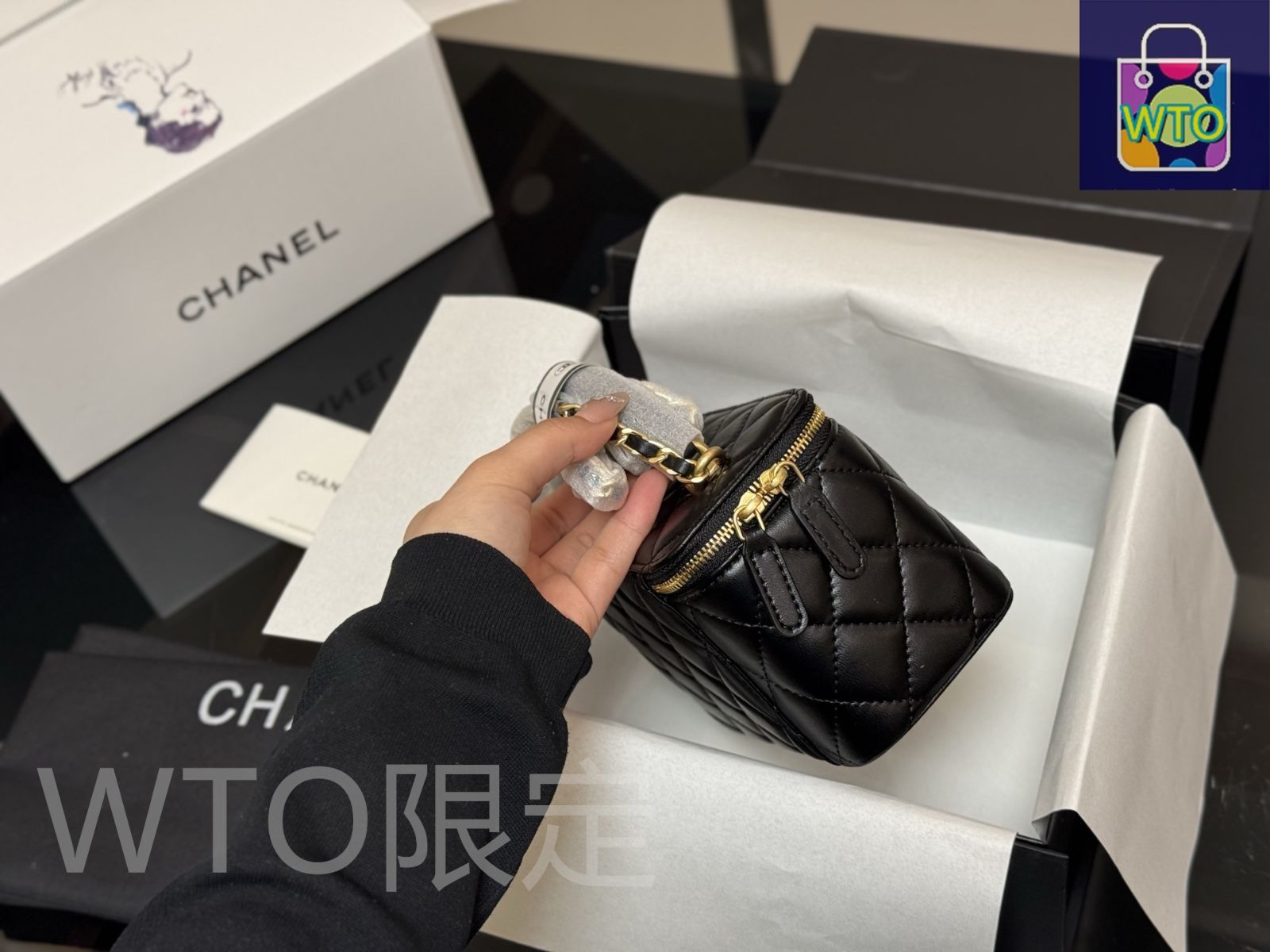 今日特価】Chanel Handle Makeup Box ハンドルメイクボックス
